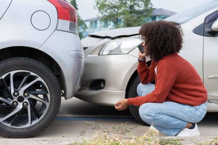 Should You File a Small Auto Insurance Claim or Pay Out of Pocket? 